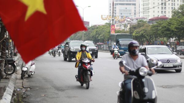 Những người đeo mặt nạ trên đường phố Hà Nội, Việt Nam - Sputnik Việt Nam