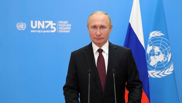 Tổng thống Nga Vladimir Putin phát biểu gửi thông điệp thông qua video tại phiên họp thứ 75 Đại hội đồng Liên hợp quốc. - Sputnik Việt Nam