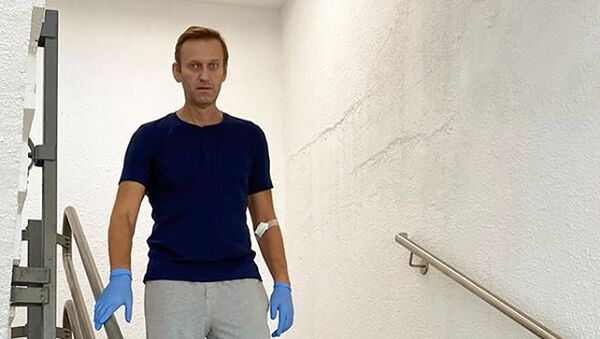 Thủ lĩnh của phe đối lập Nga, Alexei Navalny, tại bệnh viện Charite ở Berlin - Sputnik Việt Nam