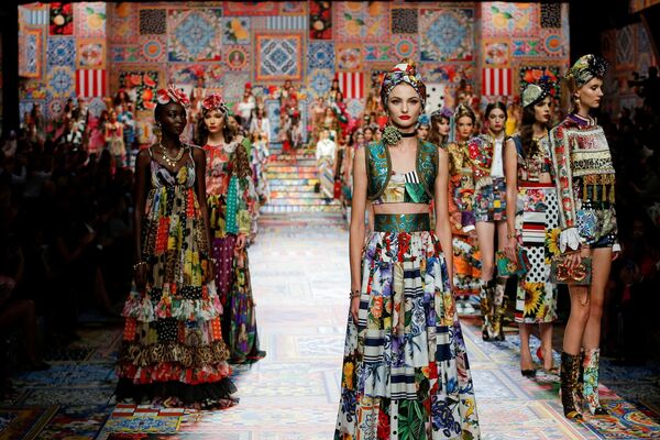 Dolce & Gabbana ra mắt bộ sưu tập trong Tuần lễ thời trang Milan - Sputnik Việt Nam