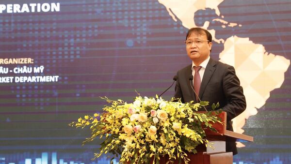 Thứ trưởng Bộ Công Thương Đỗ Thắng Hải phát biểu tại diễn đàn. - Sputnik Việt Nam