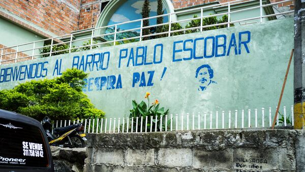Graffiti trên tường nhà của Pablo Escobar ở Medellin, Colombia. - Sputnik Việt Nam