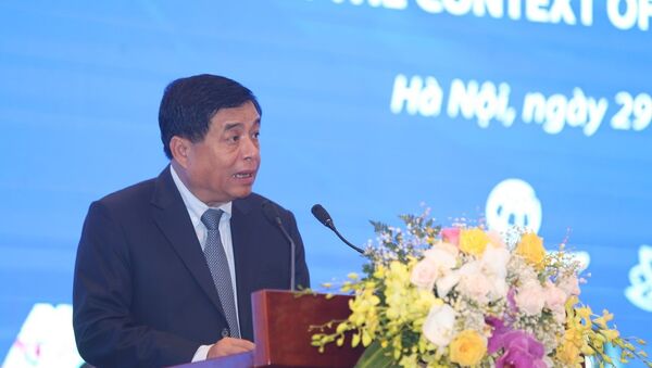 Bộ trưởng Bộ Kế hoạch và Đầu tư Nguyễn Chí Dũng phát biểu tại diễn đàn. - Sputnik Việt Nam