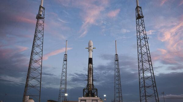  Phương tiện phóng Falcon-9 của SpaceX với vệ tinh Starlink - Sputnik Việt Nam