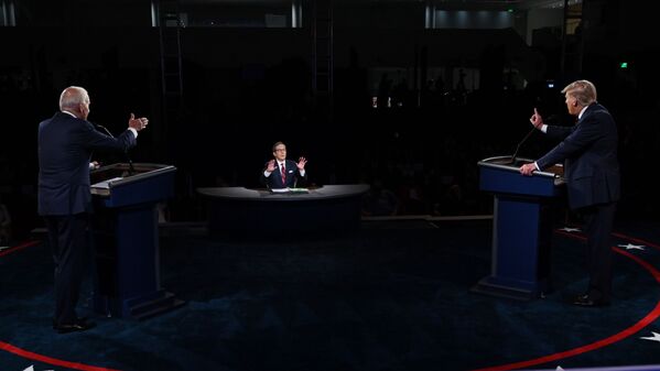 Tổng thốn Mỹ Donald Trump và ứng cử viên Tổng thống Joe Biden trong cuộc tranh luận đầu tiên ở Cleveland,Mỹ - Sputnik Việt Nam