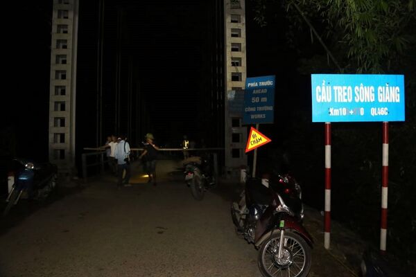 Phó Thủ tướng yêu cầu điều tra nguyên nhân vụ xe ôtô rơi xuống Sông Giăng làm 5 người chết Phó Thủ tướng yêu cầu điều tra nguyên nhân vụ xe ôtô rơi xuống Sông Giăng làm 5 người chết - Sputnik Việt Nam