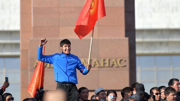 Những người tham gia hành động phản đối ở Bishkek. - Sputnik Việt Nam