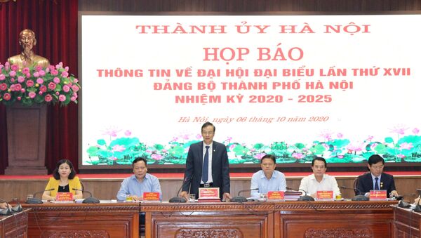 Phó Bí thư Thành ủy Hà Nội Đào Đức Toàn chủ trì buổi họp báo. - Sputnik Việt Nam