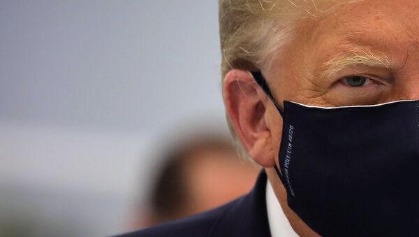 Donald Trump đeo mặt nạ - Sputnik Việt Nam