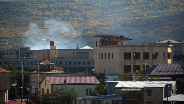 Khói lửa do pháo kích vào Stepanakert - Sputnik Việt Nam