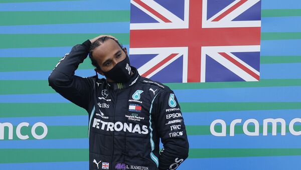 Tay đua xe của Mercedes Lewis Hamilton. - Sputnik Việt Nam