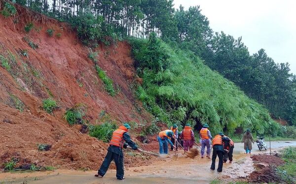 Khả năng xuất hiện 2 cơn bão liên tiếp ở Biển Đông, miền Trung đối mặt mưa lũ lịch sử Khả năng xuất hiện 2 cơn bão liên tiếp ở Biển Đông, miền Trung đối mặt mưa lũ lịch sử - Sputnik Việt Nam