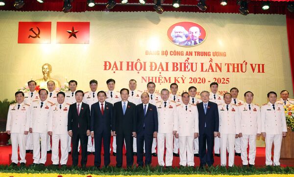 Đại hội Đảng bộ Công an Trung ương: Vừa đảm bảo an ninh quốc gia, vừa phát triển kinh tế Đại hội Đảng bộ Công an Trung ương: Vừa đảm bảo an ninh quốc gia, vừa phát triển kinh tế - Sputnik Việt Nam