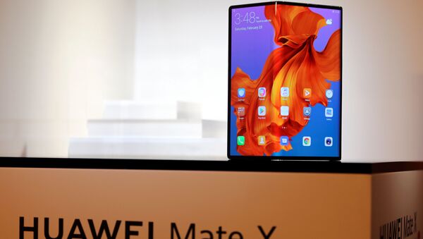 Điện thoại thông minh mềm dẻo mới của Huawei. - Sputnik Việt Nam