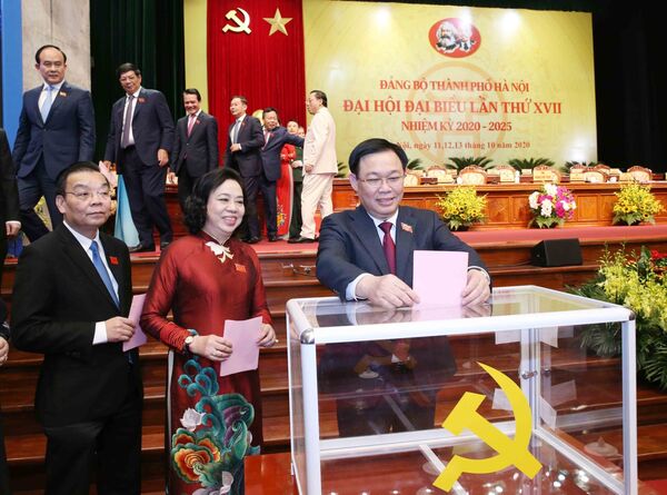 Lãnh đạo chủ chốt Hà Nội: Các ông Vương Đình Huệ, Chu Ngọc Anh tái đắc cử Lãnh đạo chủ chốt Hà Nội: Các ông Vương Đình Huệ, Chu Ngọc Anh tái đắc cử - Sputnik Việt Nam