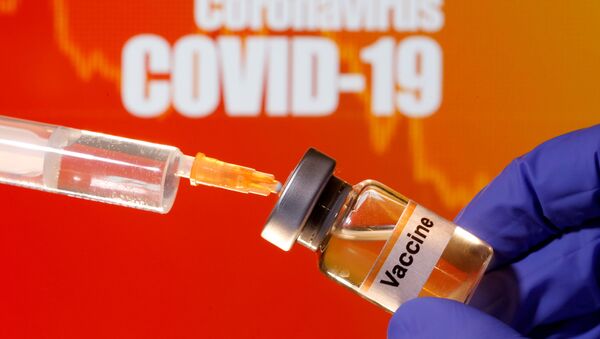 Chai có nhãn vắc xin COVID-19 - Sputnik Việt Nam