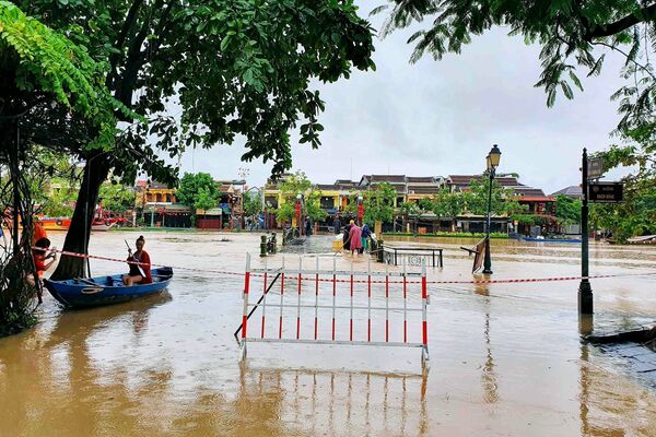 Ngập lụt phố cổ Hội An sau trận mưa lớn ở miền Trung - Sputnik Việt Nam