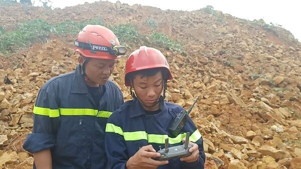 Đã thấy bốn thi thể vụ sạt lở thủy điện Rào Trăng 3: Dùng Flycam, công nghệ tầm nhiệt Đã thấy bốn thi thể vụ sạt lở thủy điện Rào Trăng 3: Dùng Flycam, công nghệ tầm nhiệt - Sputnik Việt Nam