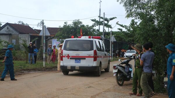 Xe cứu thương của lực lượng y tế tham gia cứu nạn các nạn nhân. - Sputnik Việt Nam