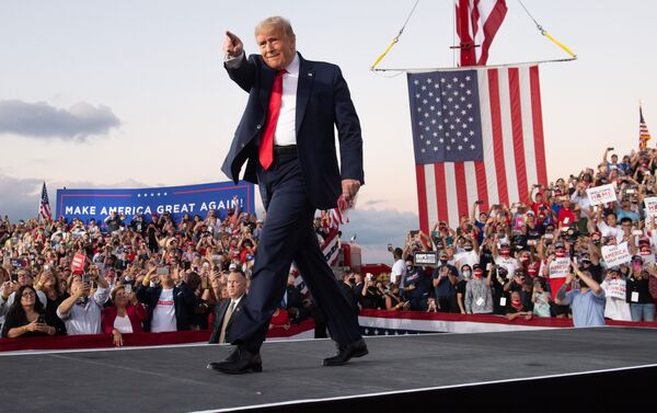 Tổng thống Hoa Kỳ Donald Trump tổ chức mit-tinh trong chiến dịch tranh cử, tại phi trường Quốc tế Orlando Sanford ở Sanford bang Florida - Sputnik Việt Nam