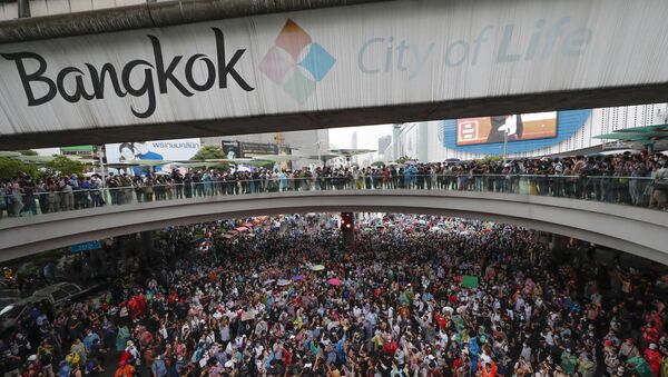 Những người tham gia biểu tình chống chính phủ ở Bangkok, Thái Lan. - Sputnik Việt Nam