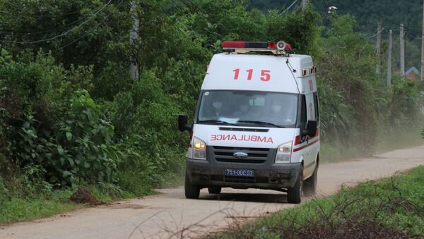 Xe cứu thương của lực lượng y tế tham gia cứu nạn các nạn nhân. - Sputnik Việt Nam