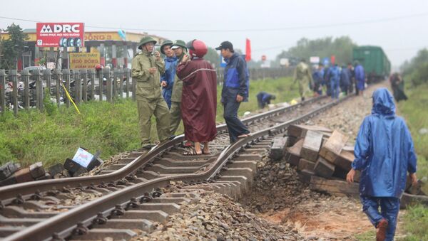 Hiện trường sự cố do mưa lũ trên tuyến đường sắt Bắc-Nam đoạn qua tỉnh Quảng Trị. - Sputnik Việt Nam
