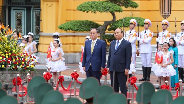 Thủ tướng Nguyễn Xuân Phúc chủ trì Lễ đón Thủ tướng Nhật Bản Suga Yoshihide thăm chính thức Việt Nam - Sputnik Việt Nam