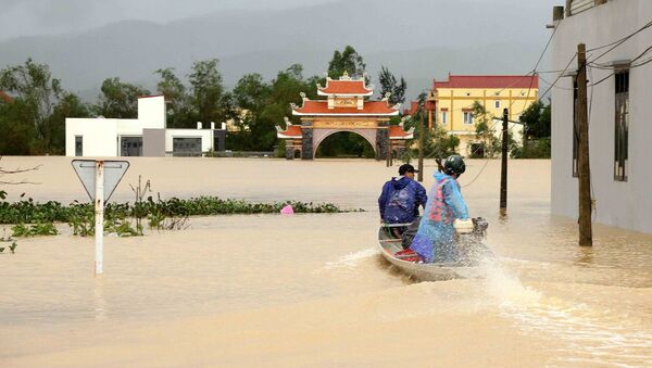 Lũ chồng lũ khiến hơn 34.000 nhà dân ở Quảng Bình ngập lụt. - Sputnik Việt Nam