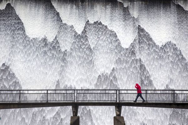 Bức ảnh Dam Wet của nhiếp ảnh gia Anh Andrew McCaren, lọt vòng chung kết cuộc thi Weather Photographer of the Year 2020 - Sputnik Việt Nam