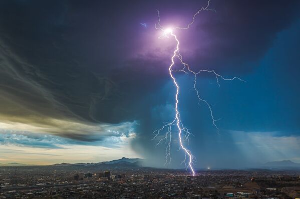 Bức ảnh Giông bão bình minh trên El Paso của nhiếp ảnh gia Mỹ Lori Grace Bailey, lọt vòng chung kết cuộc thi Weather Photographer of the Year 2020 - Sputnik Việt Nam