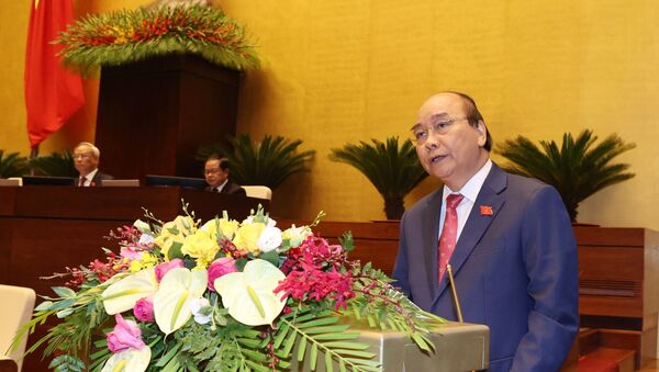 Thủ tướng Nguyễn Xuân Phúc trình bày báo cáo kết quả thức hiện kế hoạch phát triển kinh tế - xã hội năm 2020 và 5 năm 2016 - 2020, dự kiến kế hoạch phát triển kinh tế -xã hội năm 2021, mục tiêu chủ yếu và một số nhiệm vụ , giải pháp phát triển kinh tế - xã hội giai đoạn 2021 - 2025. - Sputnik Việt Nam