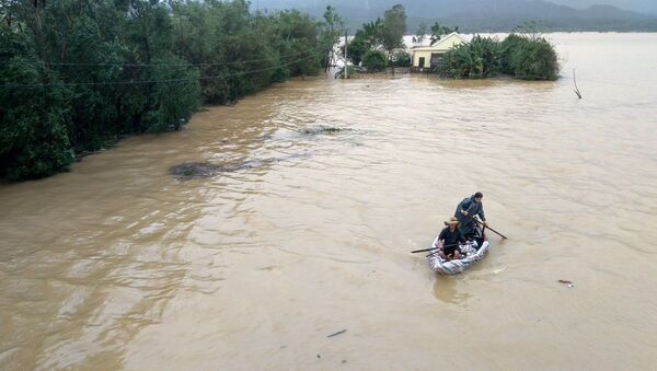 Nước vẫn dâng cao tại xã Hàm Ninh, huyện Quảng Ninh, tỉnh Quảng Bình. - Sputnik Việt Nam