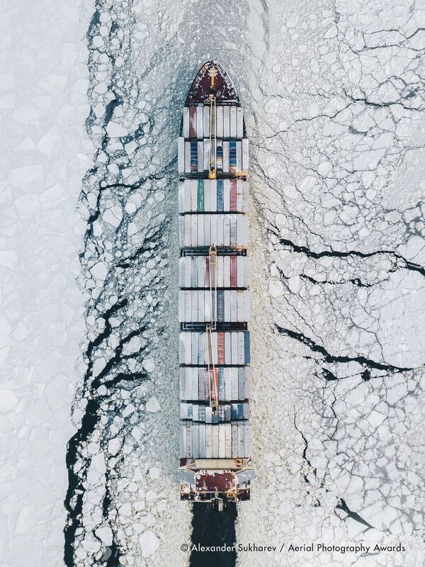 Bức ảnh “Lòng sông của Vịnh Phần Lan”, tác phẩm của nhiếp ảnh gia người Nga Alexander Sukharev, người chiến thắng trong hạng mục Vận tải của Giải thưởng Nhiếp ảnh trên không Aerial Photography Awards 2020 - Sputnik Việt Nam