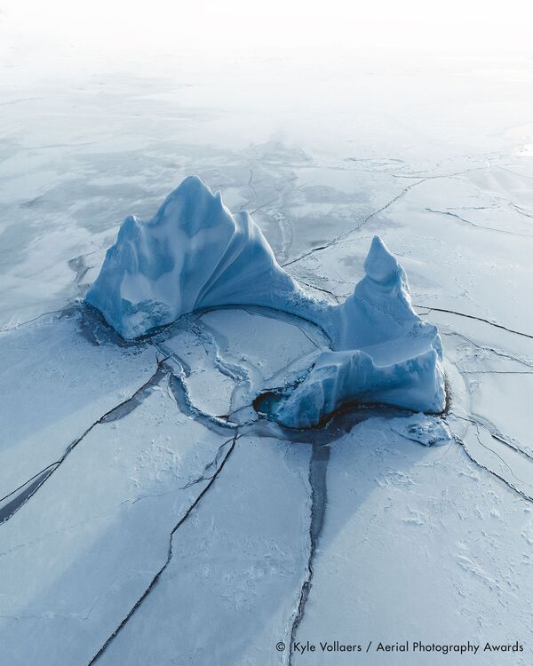 “Thiên đường Bắc Cực” của nhiếp ảnh gia người Anh Kyle Vollaers, người chiến thắng hạng mục Phong cảnh dưới nước tại Giải thưởng nhiếp ảnh trên không Aerial Photography Awards 2020 - Sputnik Việt Nam