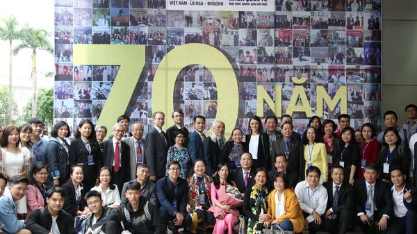 Các đại biểu tham dự Hội thảo quốc tế trực tuyến “Kỷ niệm 70 năm Quan hệ Việt-Nga trong Khoa học và Giáo dục” tại Hà Nội. - Sputnik Việt Nam