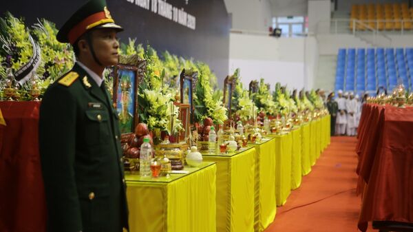 Lễ viếng và truy điệu 22 liệt sỹ Đoàn Kinh tế Quốc phòng 337. - Sputnik Việt Nam