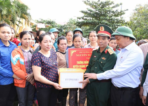 Thủ tướng kiểm tra công tác khắc phục hậu quả lũ lụt tại Quảng Bình Thủ tướng kiểm tra công tác khắc phục hậu quả lũ lụt tại Quảng Bình - Sputnik Việt Nam