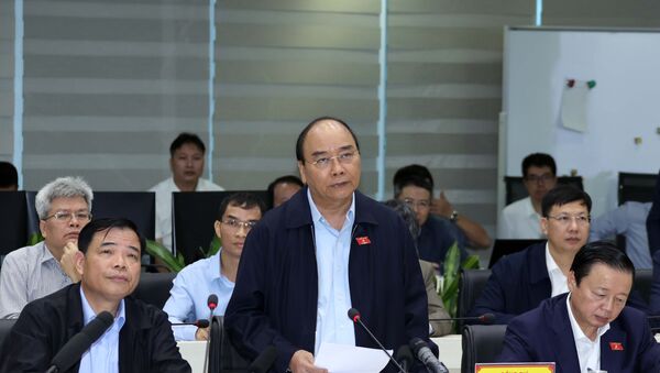 Thủ tướng Nguyễn Xuân Phúc chỉ đạo việc ứng phó với cơn bão Molave.  - Sputnik Việt Nam