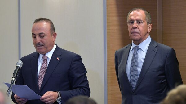 Ngoại trưởng Thổ Nhĩ Kỳ Mevlut Cavusoglu và Ngoại trưởng Nga Sergei Lavrov - Sputnik Việt Nam
