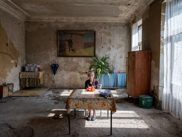 Tác phẩm Blackout của nhiếp ảnh gia Hà Lan Hossein Fardinfard, người chiến thắng hạng mục Người / Chân dungtrong số nhiếp ảnh gia nghiệp dư tại International Photography Awards 2020 - Sputnik Việt Nam