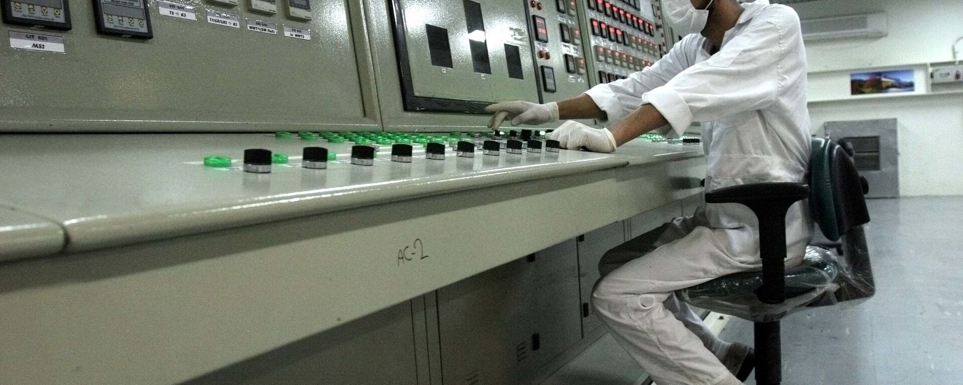 Kỹ thuật viên Iran làm việc tại nhà máy chế biến uranium - Sputnik Việt Nam, 1920, 06.04.2021