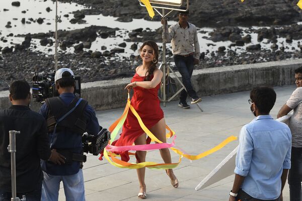 Nữ diễn viên Ấn Độ Urvashi Rautela trong một buổi chụp ảnh ở Mumbai - Sputnik Việt Nam