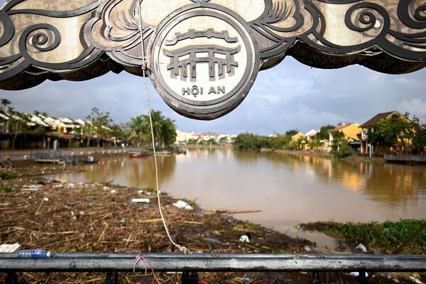 Hậu quả lũ lụt sau bão Molave tại Hội An - Sputnik Việt Nam