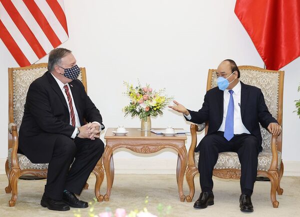 Thủ tướng Chính phủ Nguyễn Xuân Phúc tiếp Ngoại trưởng Hoa Kỳ Mike Pompeo Thủ tướng Chính phủ Nguyễn Xuân Phúc tiếp Ngoại trưởng Hoa Kỳ Mike Pompeo - Sputnik Việt Nam