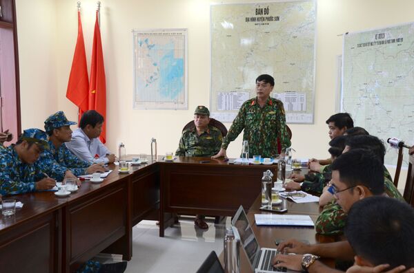 Vụ sạt lở tại Phước Sơn: Khẩn trương gùi hàng tiếp ứng cho người dân Vụ sạt lở tại Phước Sơn: Khẩn trương gùi hàng tiếp ứng cho người dân - Sputnik Việt Nam