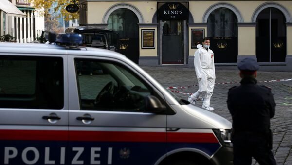 Các nhà điều tra tại hiện trường vụ xả súng tại nhà thờ Do Thái ở Vienna - Sputnik Việt Nam