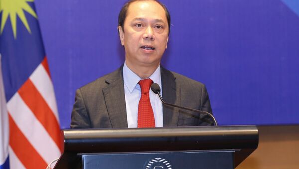 Thứ trưởng Bộ Ngoại giao, Tổng Thư ký Ủy ban quốc gia ASEAN 2020 Nguyễn Quốc Dũng phát biểu. - Sputnik Việt Nam