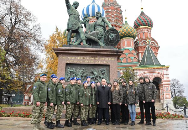 Ngày Thống nhất dân tộc, ông Putin kêu gọi đừng quên nghĩa vụ đối với đất nước Ngày Thống nhất dân tộc, ông Putin kêu gọi đừng quên nghĩa vụ đối với đất nước - Sputnik Việt Nam