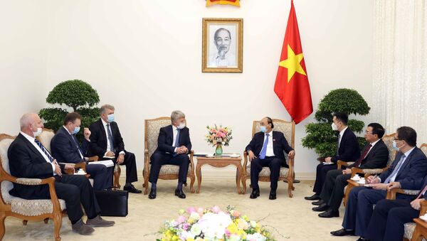 Thủ tướng Chính phủ Nguyễn Xuân Phúc tiếp Đại sứ Liên bang Nga - Sputnik Việt Nam